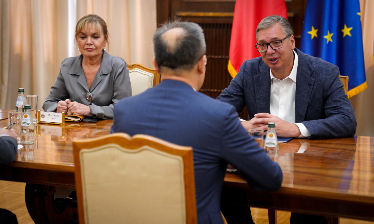 VUČIĆ I KINESKI AMBASADOR OTVORILI VAŽNE TEME Na stolu i zabrinjavajuća zbivanja na Kosovu i Metohiji (FOTO)