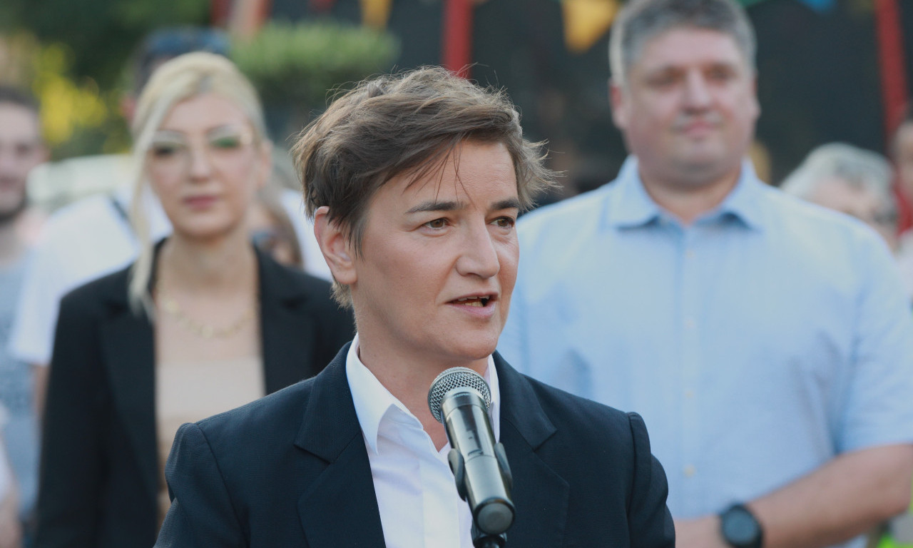 "SRBIJA SE PODIGLA IZ PEPELA" Brnabić obišla Irig: Ne smemo nikada više da dozvolimo da Srbija stane (FOTO)