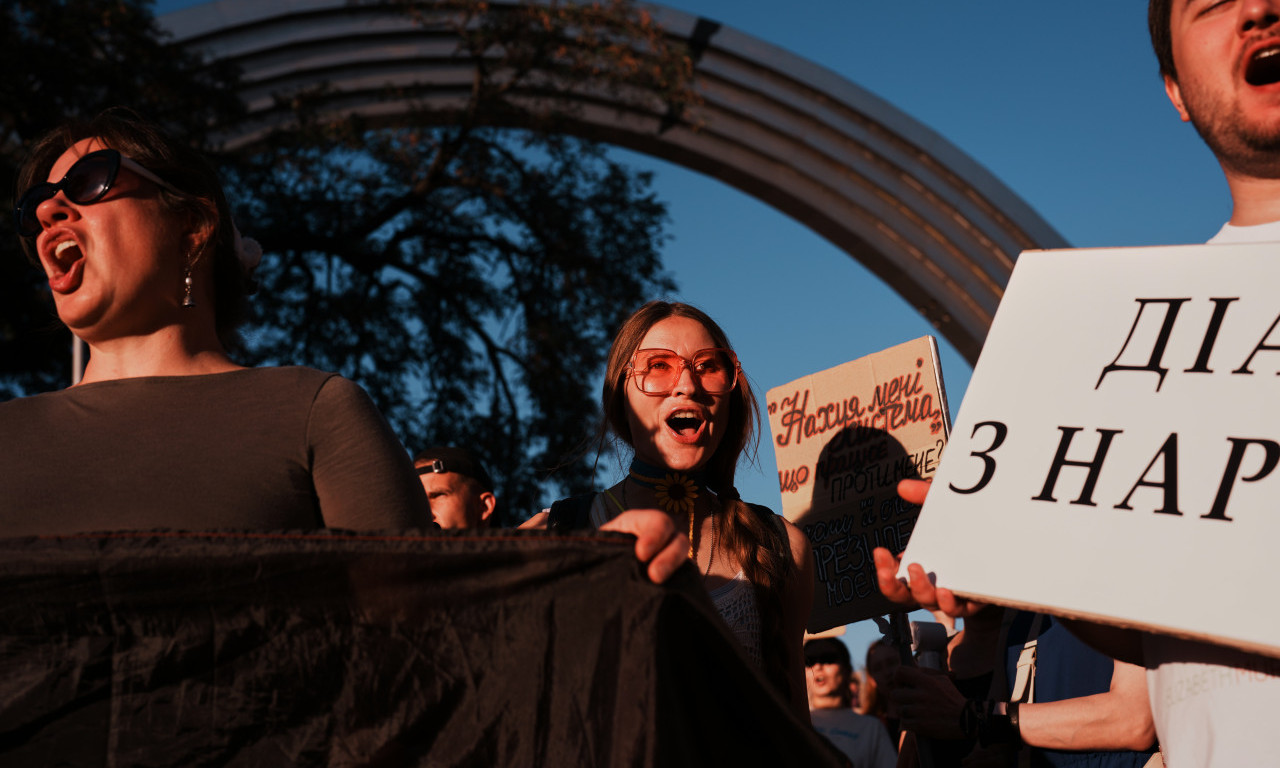 SLOŽNO ZA BIVŠEG MINISTRA: U Kijevu održan protest podrške smenjenom ministru odbrane Mihailu Fedorovu