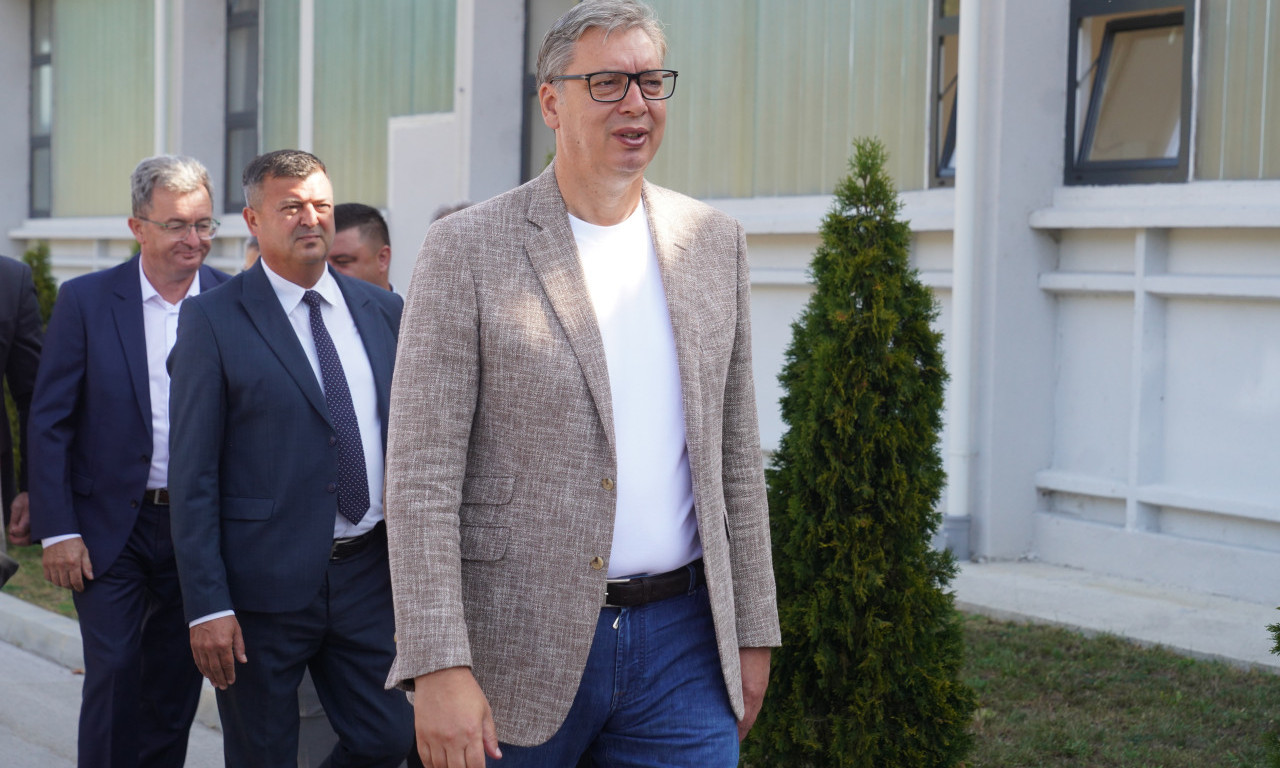 VUČIĆ U OBILASKU RAČE: Meštani izneli problem, predsednik munjevito reagovao: "Rešeno je!" (VIDEO)