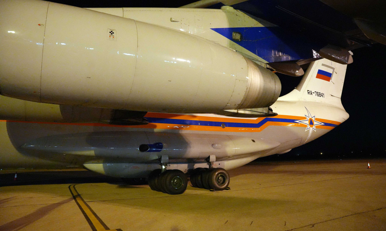 RUSKI DŽIN UDARIO NA VATRENU STIHIJU! "Iljušin 76" iznad Deliblatske peščare, u prvom naletu izbacio 42 tone vode