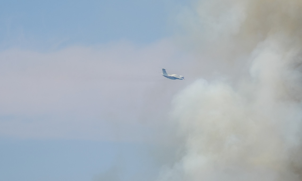ILJUŠIN PRVOG DANA IZBACIO 210 TONA VODE NA BUKTINJU U DELIBLATSKOJ PEŠČARI Ruski avion nastavlja akciju sa požarima