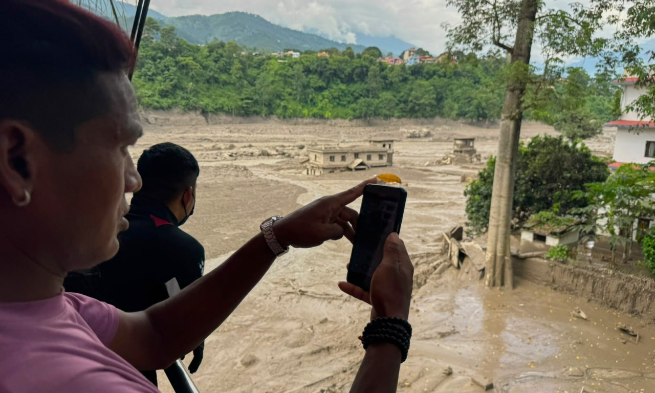 KATASTROFA U NEPALU I NA TIBETU: Broj žrtava porastao na 157, skoro 600 turista i dalje se vodi kao nestalo