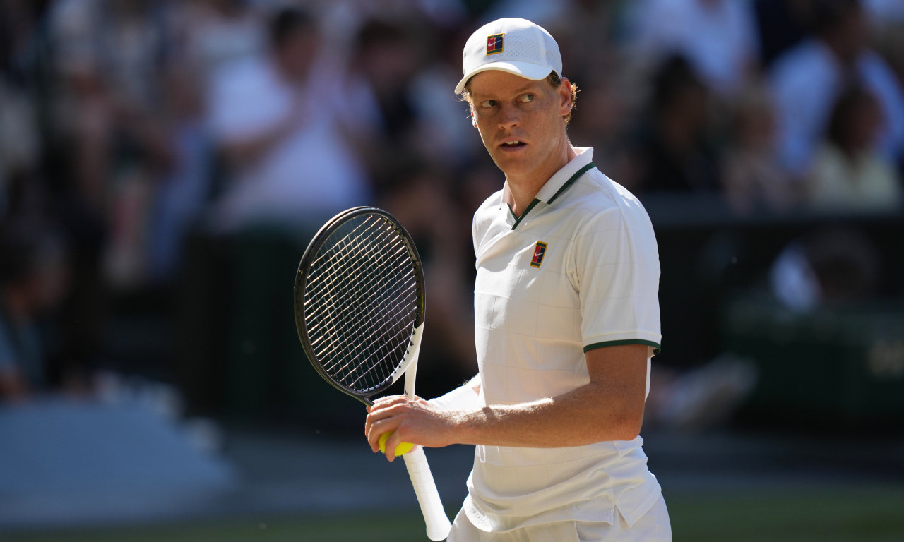 LOŠE VESTI ZA PRVOG TENISERA SVETA: Janiku Sineru zabranjeno da trenira!