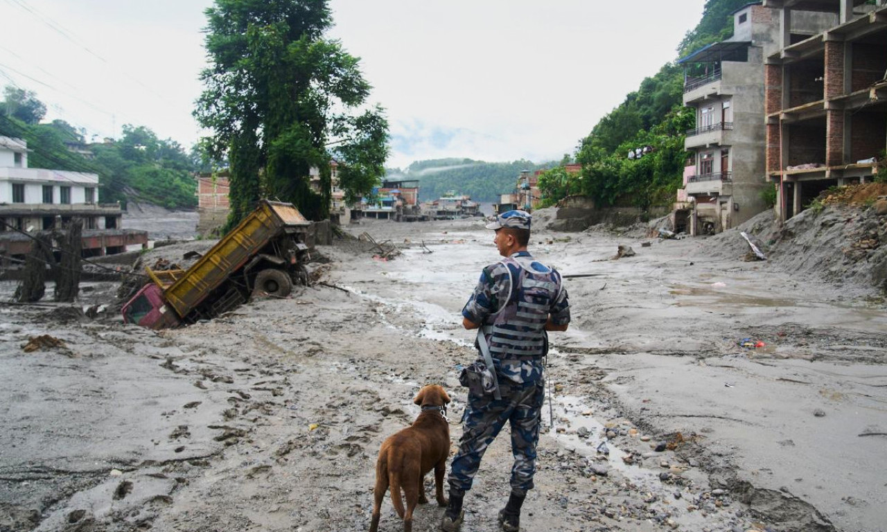 APOKALIPSA U NEPALU Broj poginulih u poplavama raste iz sata u sat, više od hiljadu nestalih! (FOTO)