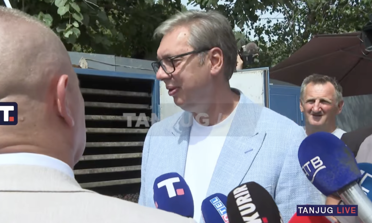VUČIĆ OBILAZI MAČVANSKI OKRUG: Veliki broj ljudi dočekao predsednika u Osečini (VIDEO)