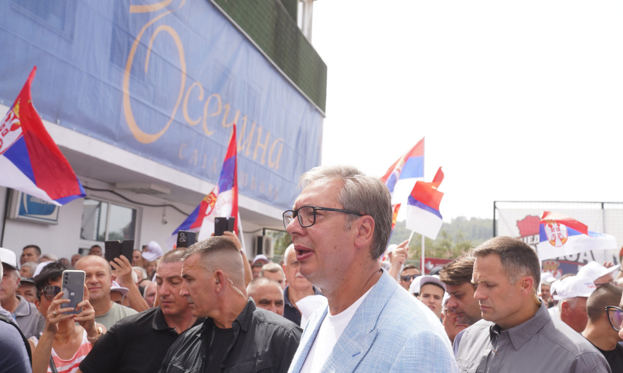 VUČIĆ OBILAZI MAČVANSKI OKRUG: Vijore se srpske trobojke, veliki broj ljudi pozdravio predsednika u Osečini (VIDEO)