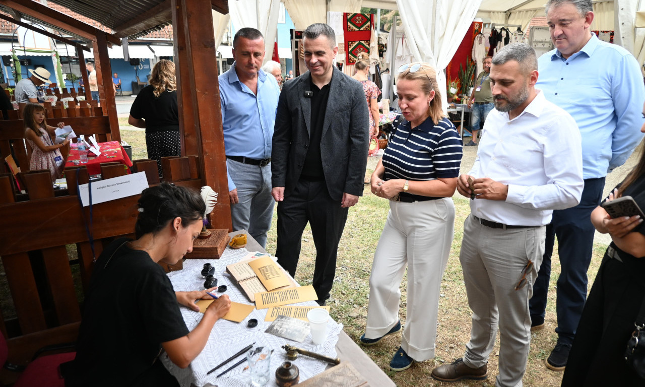 TO JE PRAZNIK SRPSKOG VOĆARSTVA: Đorđe Milićević sa Snežanom Paunović u Osečini na Sajmu šljiva
