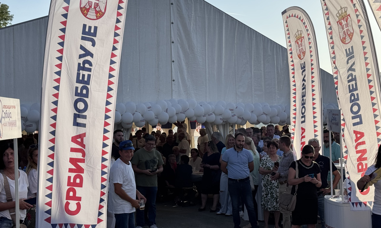 U UŽICU MITING UJEDINJENA SRBIJA: Mala grupa protivnika mitinga pokušala da spreči miting