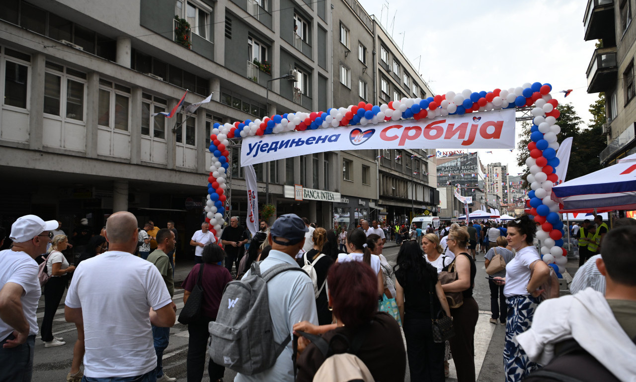 U UŽICU MITING UJEDINJENA SRBIJA: Mala grupa protivnika mitinga pokušala da spreči miting