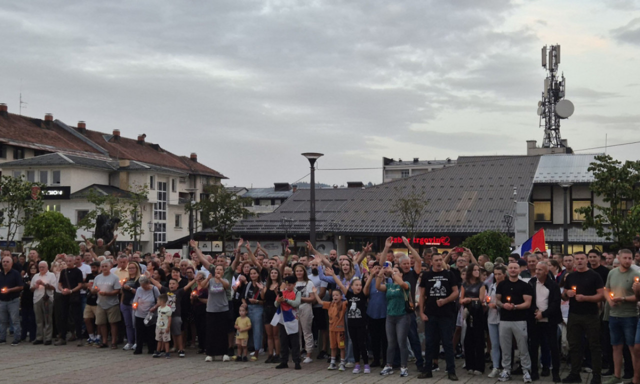 ODALI POSLEDNJU POŠTU: Nekoliko hiljada građana odalo počast generalu Mladiću na Palama