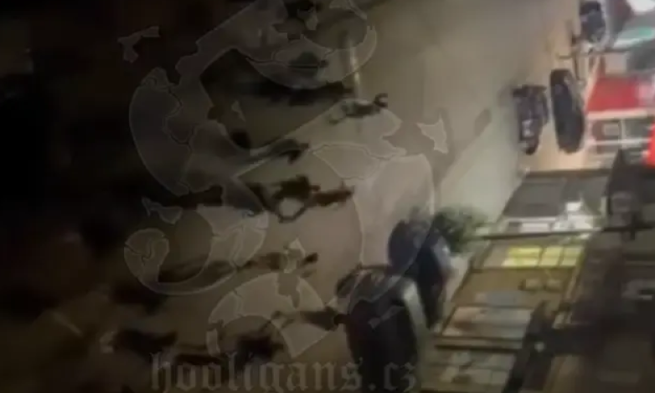 GRUPA DELIJA MOTKAMA NAPALA GROBARA, ON IZVADIO MAČETU NASRED ULICE I KRENUO NA NJIH: Stravične scene u Beogradu (VIDEO)