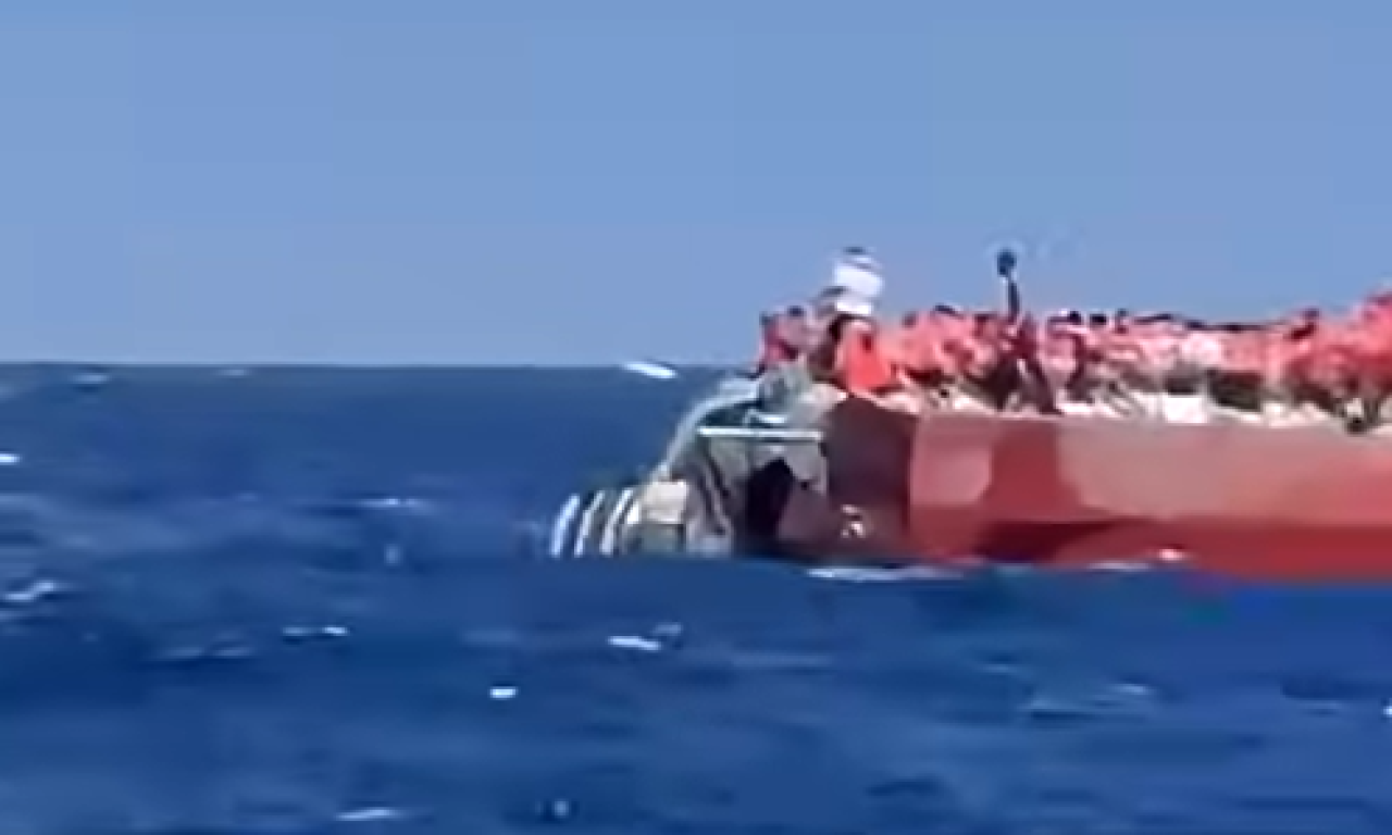 HOROR KOD OBALE KIPRA, IMA POVREĐENIH! Prevrnuo se trajekt sa 270 ljudi (VIDEO)