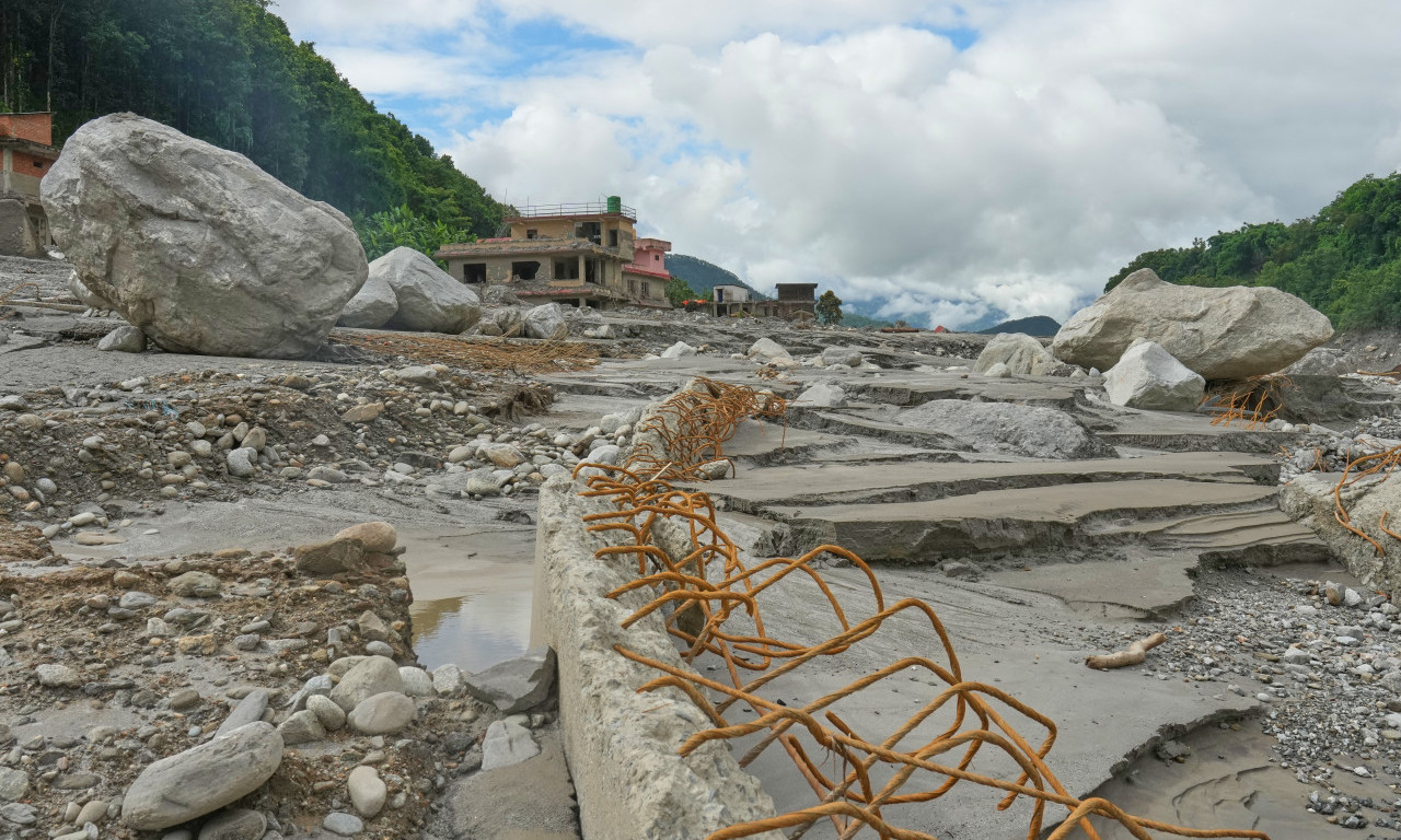 DRŽAVLJANKA SRBIJE PRONAĐENA ŽIVA POSLE NESTANKA U POPLAVAMA U NEPALU: Oglasila se njena ćerka