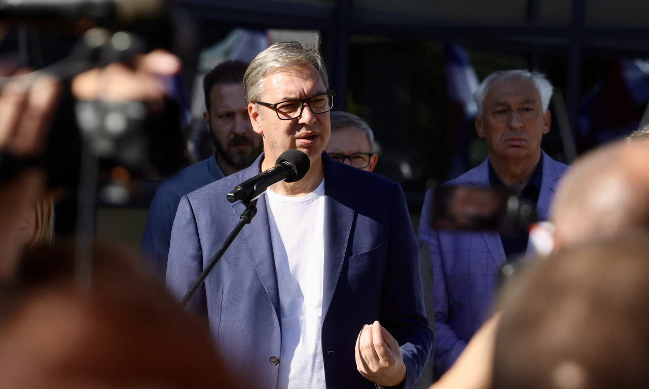 VUČIĆ U VELIKOJ PLANI: Predsednika dočekali građani - slede razgovori