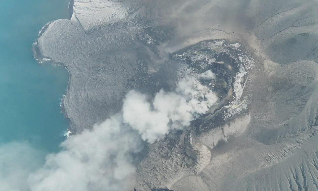 PAKAO NA ZEMLJI: Erupcija vulkana zarobila 150.000 putnika u Indoneziji