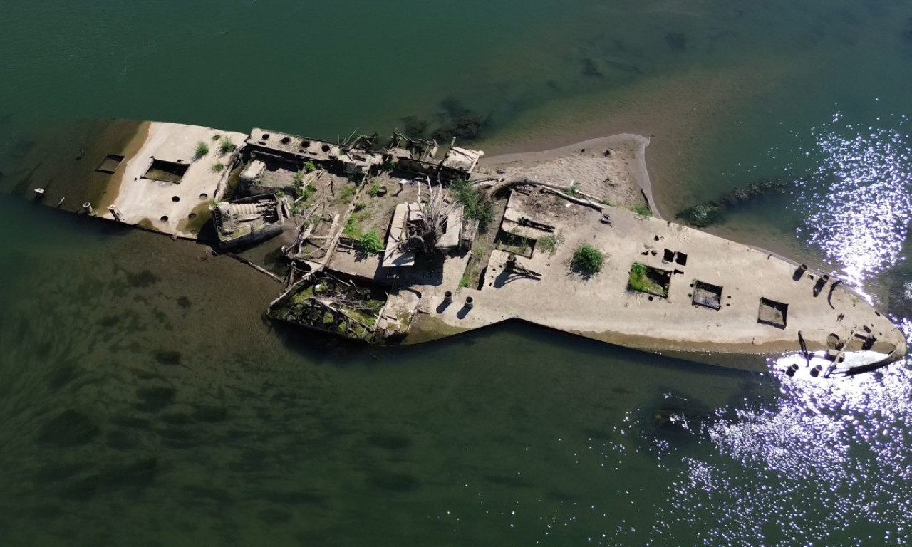 "SAVSKI TITANIK" PONOVO IZRONIO: Olupina koja čuva priču dugu više od osam decenija (FOTO)