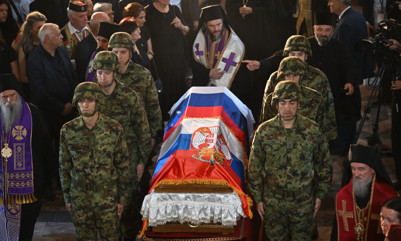 NESTVARAN PRIZOR: DUGA POVORKA KA TOPČIDERSKOM GROBLJU Patrijarh održao dirljivo opelo u čast generala Mladića (FOTO+VIDEO)