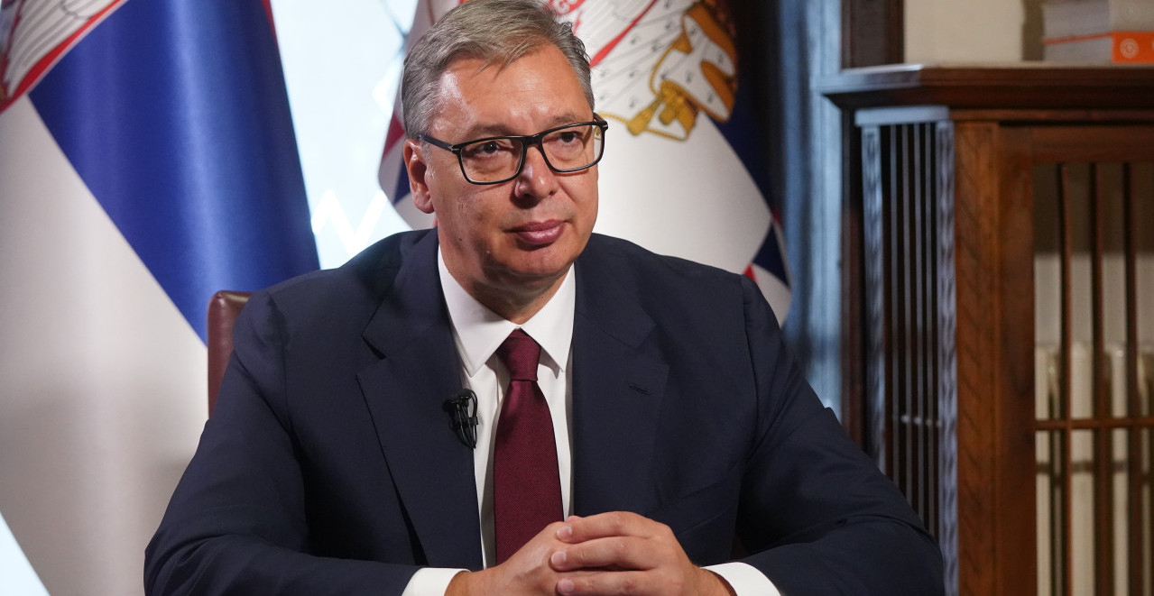 VUČIĆ STIGAO U PARIZ: Na poziv Makrona biće na samitu zajedno s predstavnicima 120 delegacija