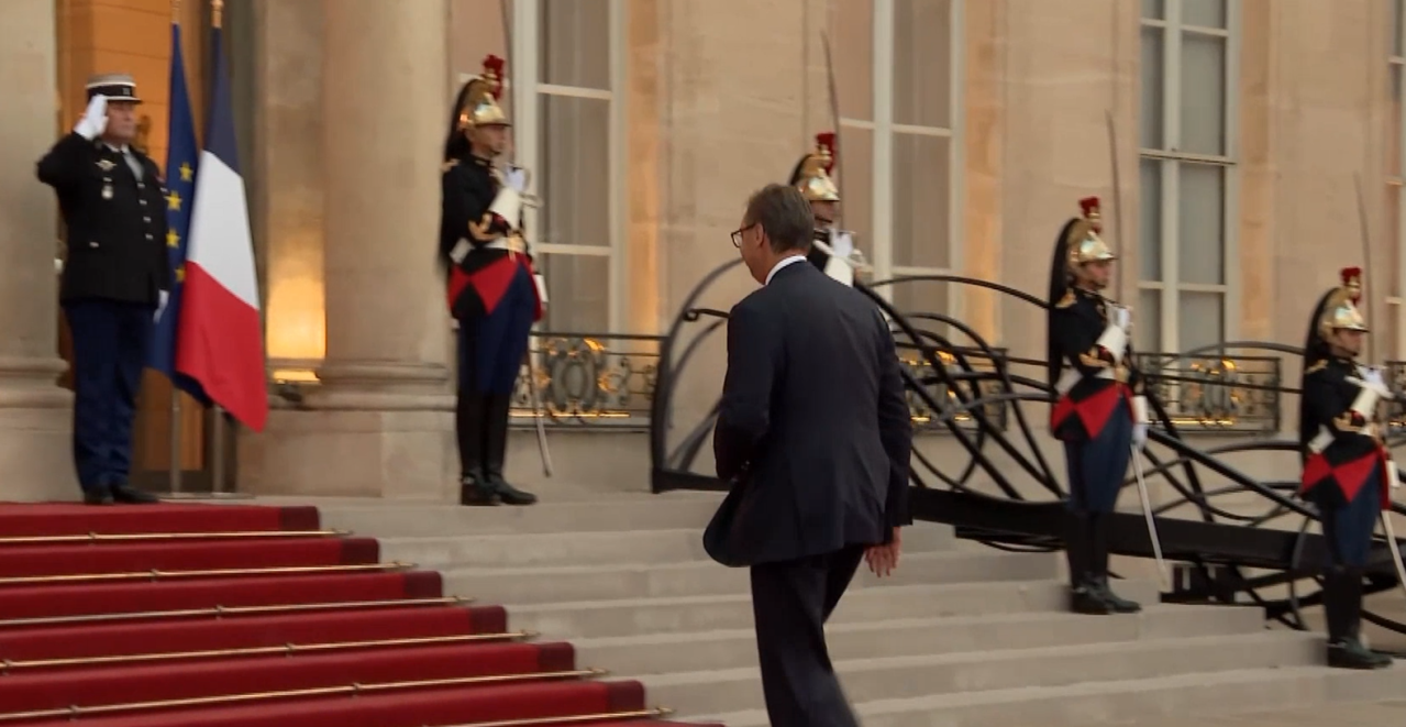 VUČIĆ SA MAKRONOM U JELISEJSKOJ PALATI: Svaki susret potvrđuje snažno partnerstvo Srbije i Francuske (FOTO+VIDEO)