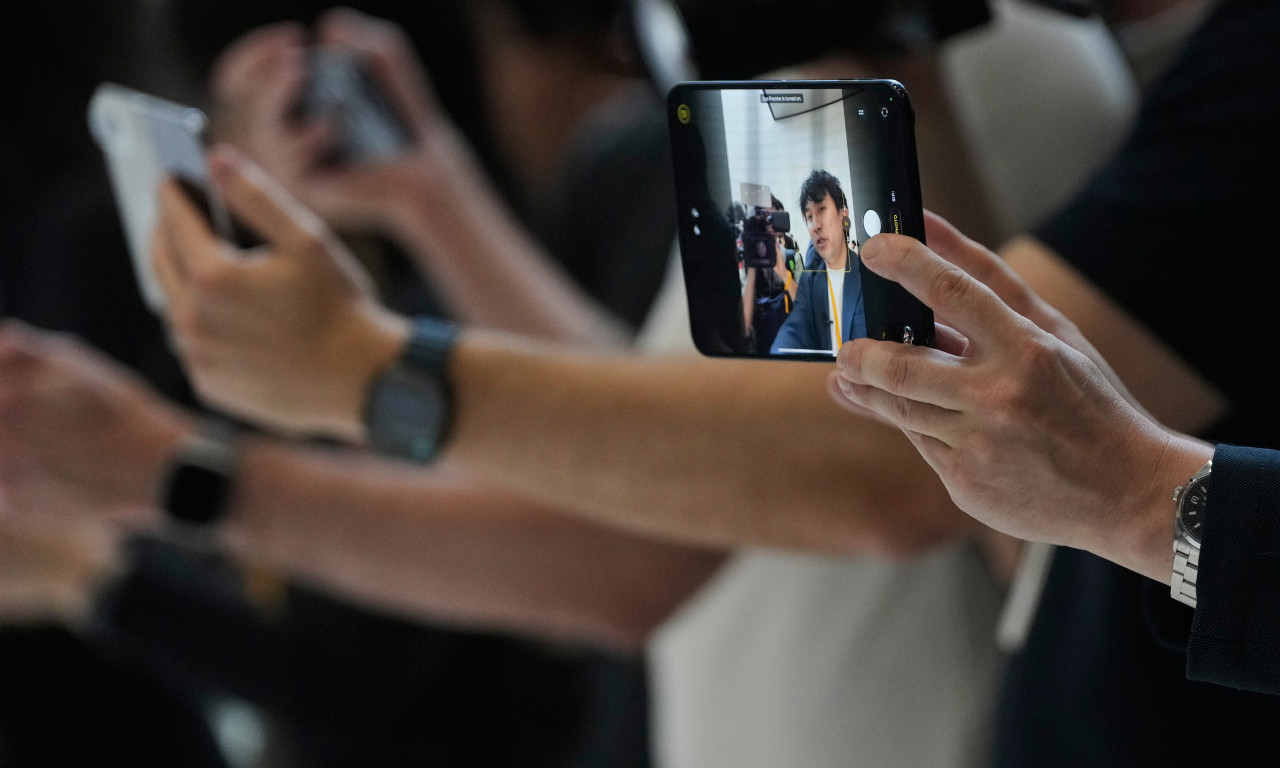 EPL PREDSTAVIO NOVE PROIZVODE Oduševiće vas prvi sklopivi ajfon (FOTO)