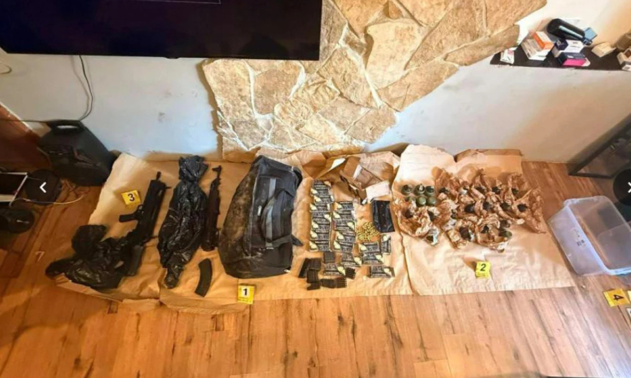 POLICIJA UPALA U KUĆU U BEOGRADU I PRONAŠLA TAJNI BUNKER: Zaplenjene dve automatske puške i 20 bombi! (FOTO)