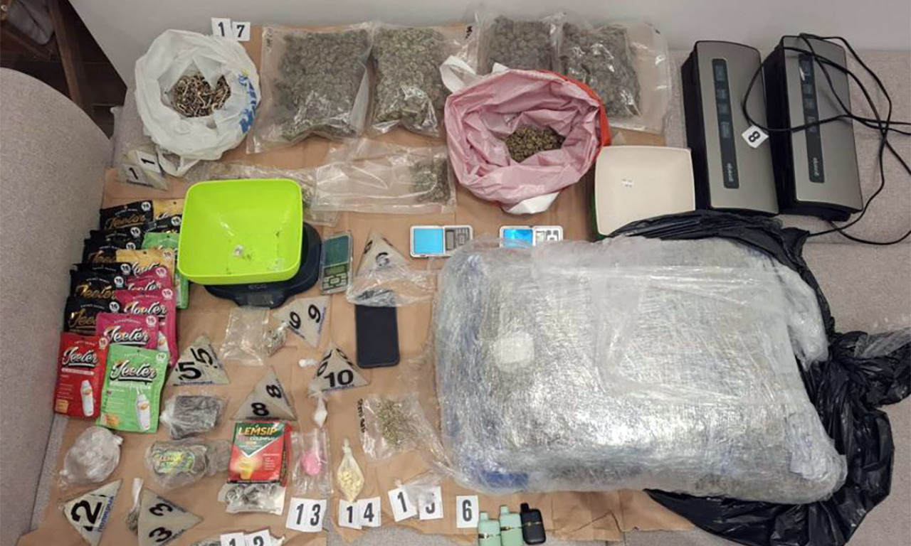 ROZE KOKAIN, MDMA, HAŠIŠ... Ogromna količina droge pronađena u stanu mladića u Beogradu (FOTO)