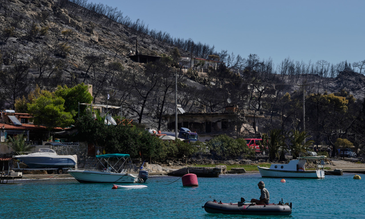 TURISTI NA HALKIDIKIJU MASOVNO DOBIJAJU PORUKE UPOZORENJA! "Ostanite pripravni i pratite uputstva..." (FOTO)