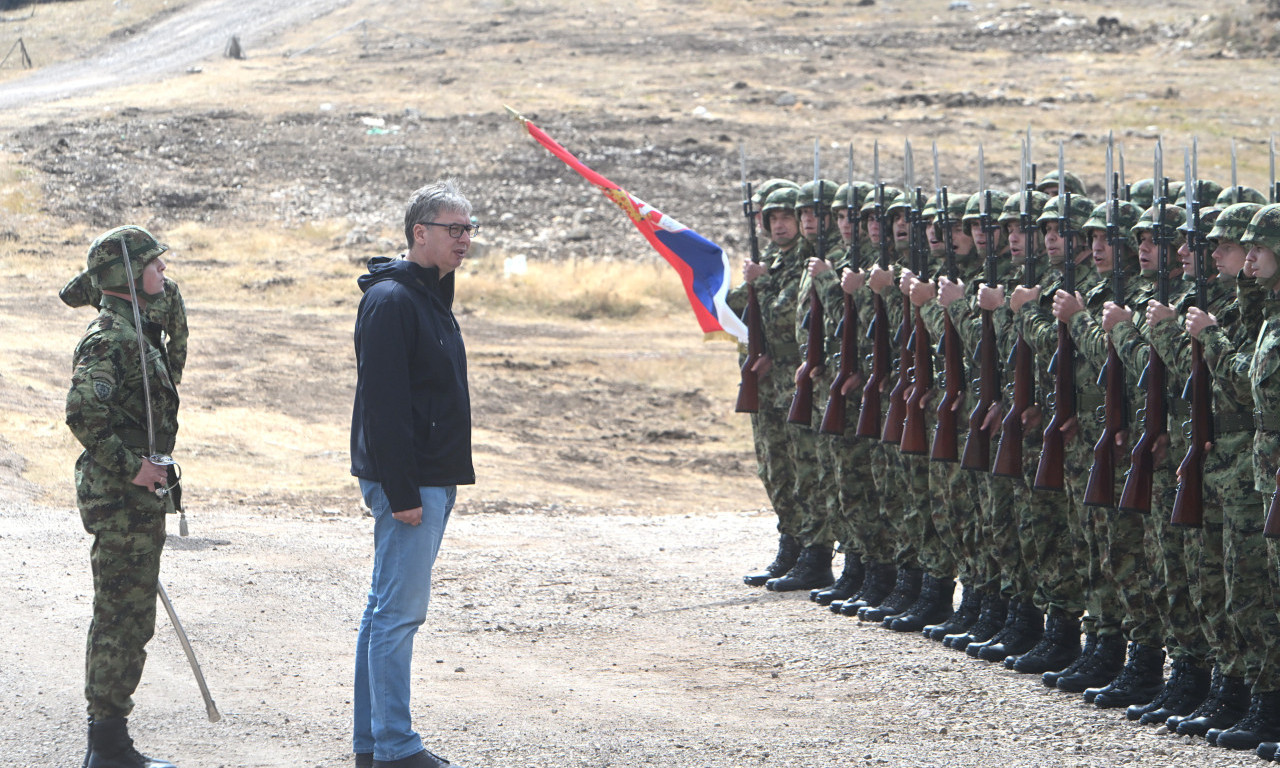 "MI ŽELIMO MIR, ALI MORAMO DA BRANIMO SVOJE NEBO" Vučić o vojnoj vežbi na Pešteru: "Videli ste i robote-pse koje nije bilo lako stabilizovati za tako preciznu vatru"