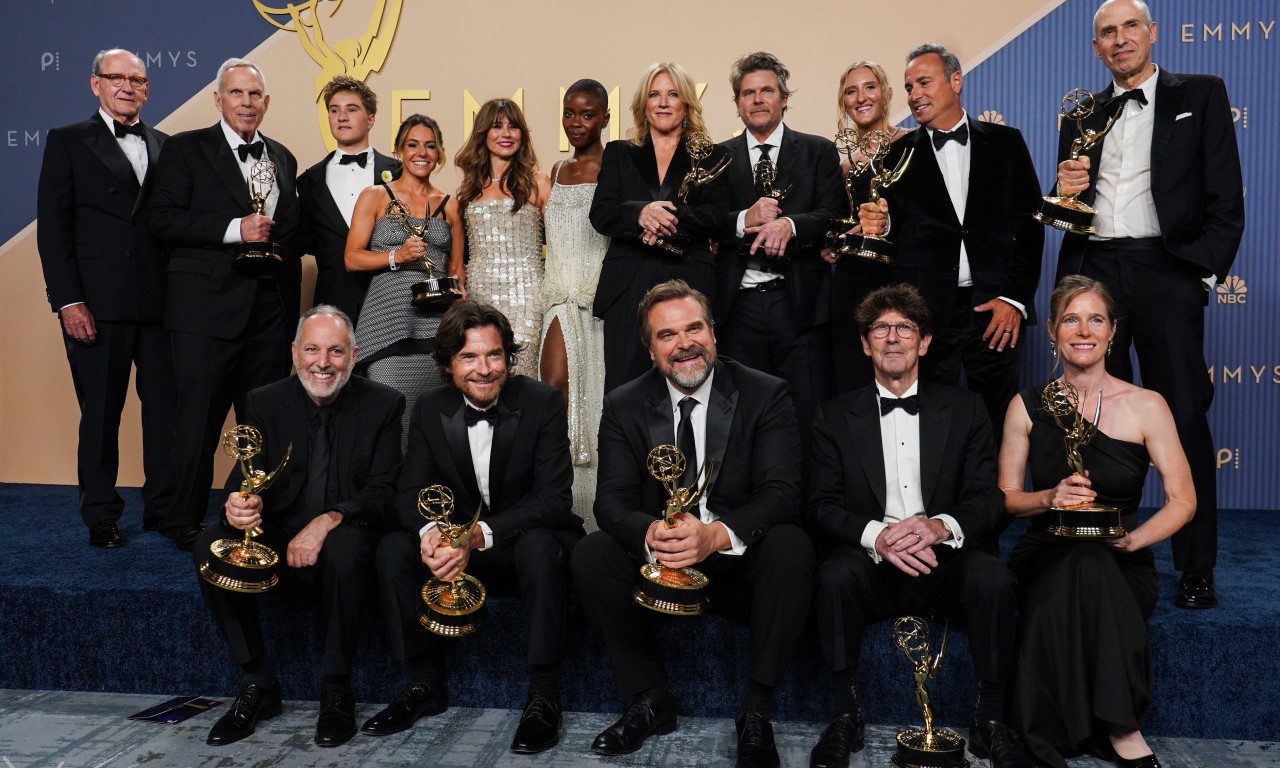 METJU RIS ISPISAO ISTORIJU, DŽIN SMART NEZAUSTAVLJIVA Ovo su najveći pobednici dodele Emi nagrada 2026.