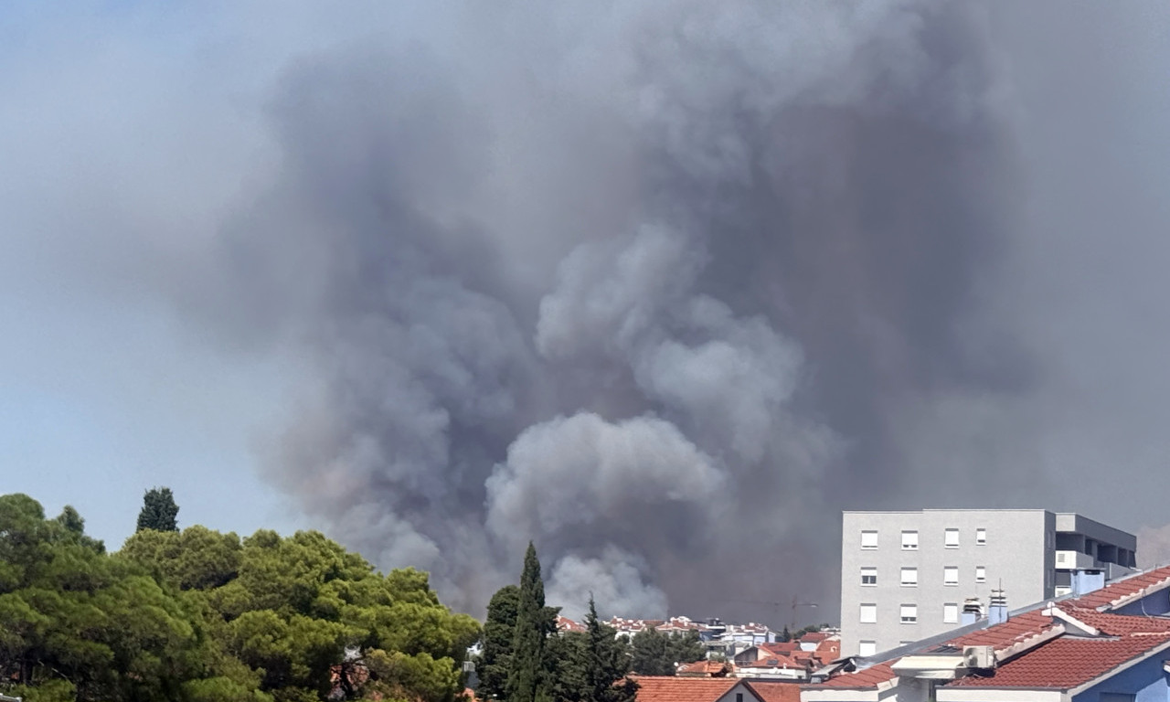 DETE (3) SE BORI ZA ŽIVOT! Vatrogasci ga pronašli samog u stanu koji guta požar, zatekli stravičnu scenu (FOTO)