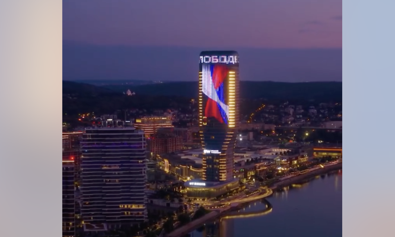 ZASIJALA KULA BEOGRAD: Evo koja poruka je osvanula na neboderu