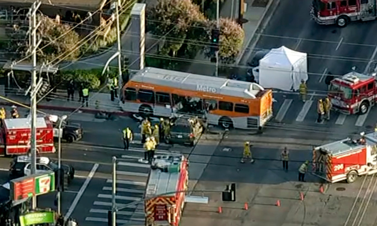 IMA MRTVIH! Srušio se helikopter u Los Anđelesu, prizori sa lica mesta lede krv u žilama (FOTO+VIDEO)