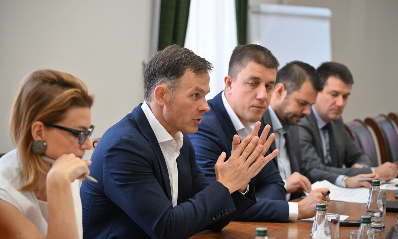 VAŽNI RAZGOVORI O EKONOMSKOJ POLITICI SRBIJE Mali se sastao sa delegacijom MMF-a (FOTO)