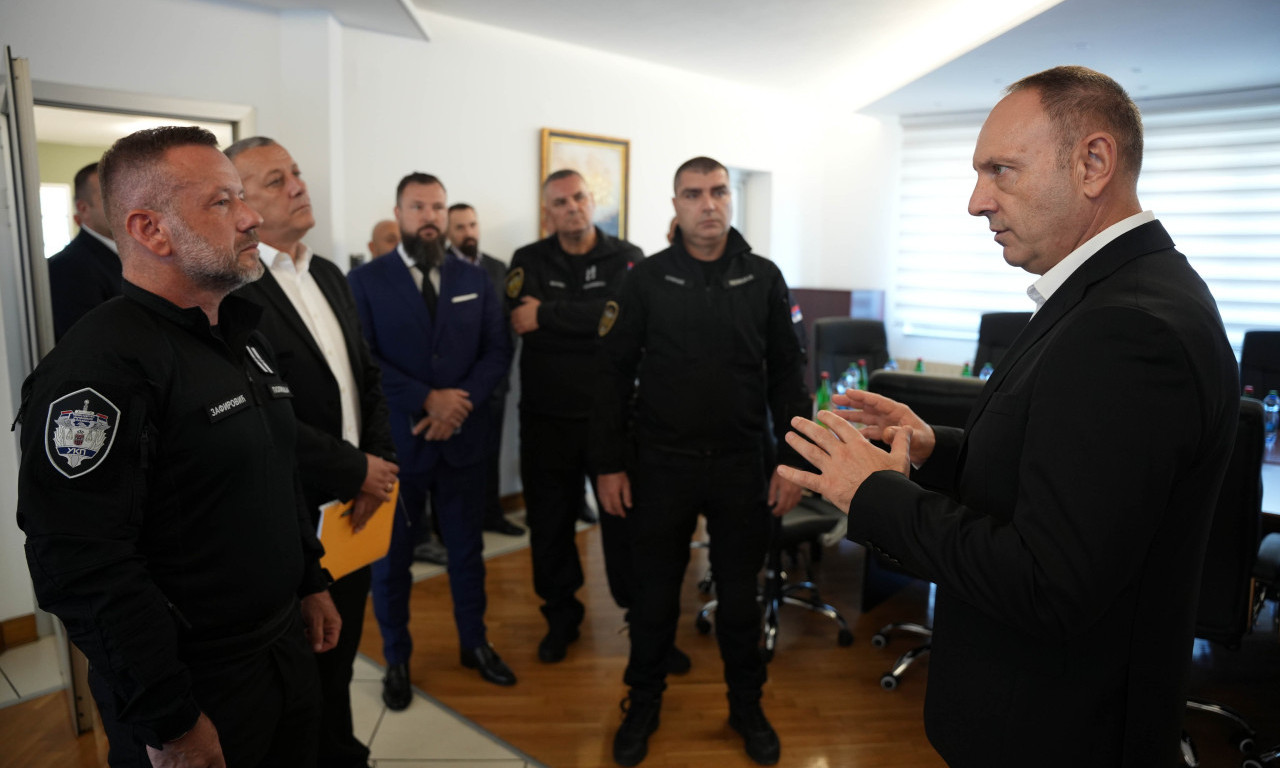 DIREKTOR POLICIJE NA ZADATKU: Vasiljević sa pripadnicima UKP o kapacitetu za borbu protiv organizovanog kriminala