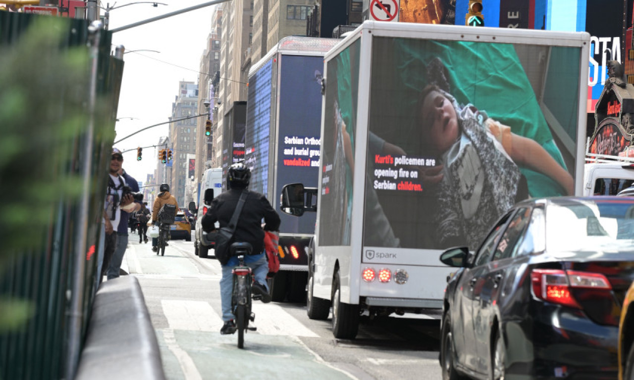 DA SE SAZNA ISTINA: Ulicama Njujorka kruže kamioni koji na video-bimu prikazuju težak život Srba na Kosovu i Metohiji (FOTO)