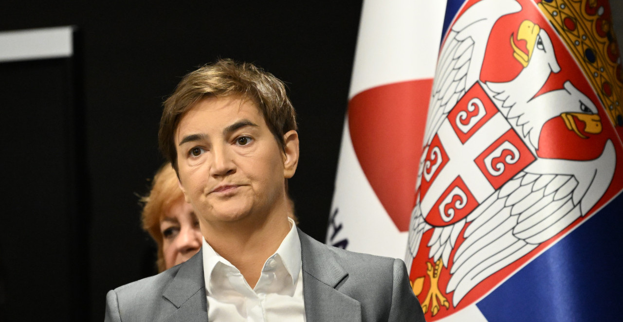 ANA BRNABIĆ IZAZVALA PANIKU U STUDIJU N1! Voditeljka joj otela papir, pa prekinula emisiju! Evo kako je prošla oštra debata sa Nikolićevom