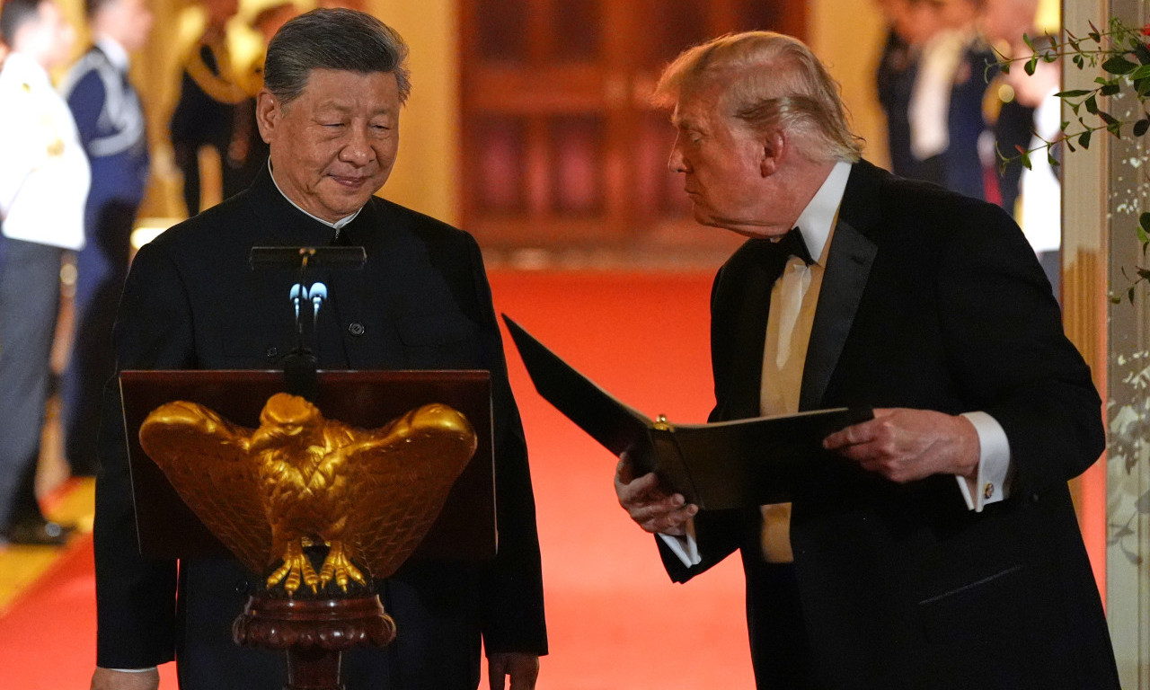 ORAO ZA PEKING, PANDE ZA AMERIKU I SMEH NA RAČUN BAJDENA Neobičan susret Trampa i Sija u Beloj kući (FOTO)
