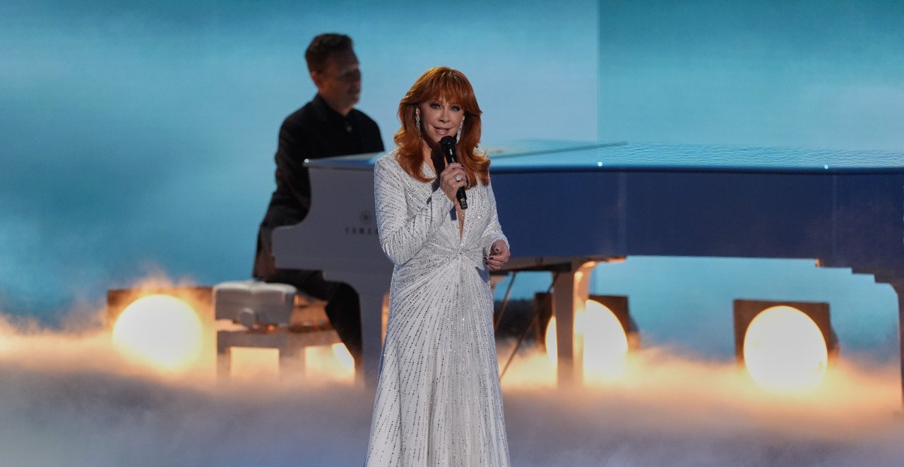 DOLI JE OTIŠLA. NIKADA NEĆU SAZNATI ZAŠTO ME JE ZVALA Potresena pevačica Riba Mekentajer zbog propuštenog poziva (FOTO)