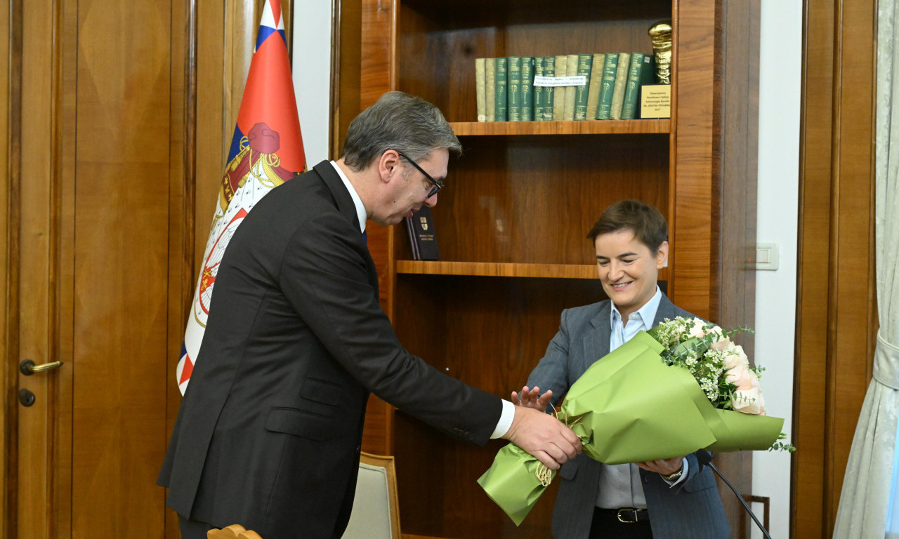ANA BRNABIĆ NA ROĐENDAN PREUZELA FUNKCIJU OD VUČIĆA! Pogledajte kako je izgledala primopredaja dužnosti (FOTO+VIDEO)