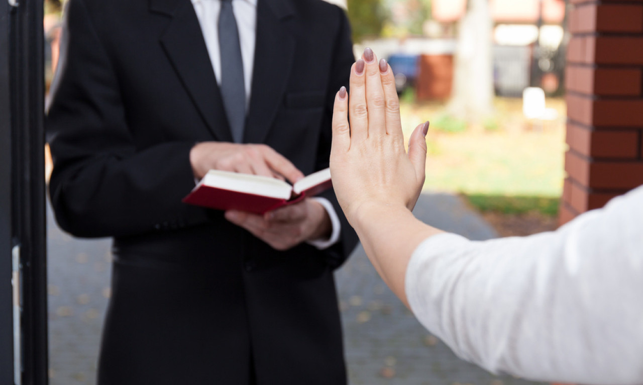 VELIKI ZAOKRET JEHOVINIH SVEDOKA: Menjaju jedno od svojih najkontroverznijih i najstrožih pravila!
