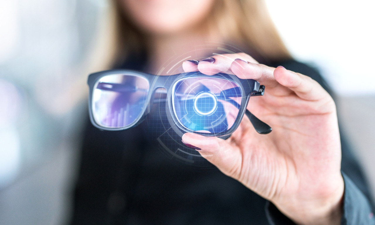 GRUBO ZADIRANJE U PRIVATNOST: Još jedna evropska država planira zabranu pametnih naočara na javnim mestima!