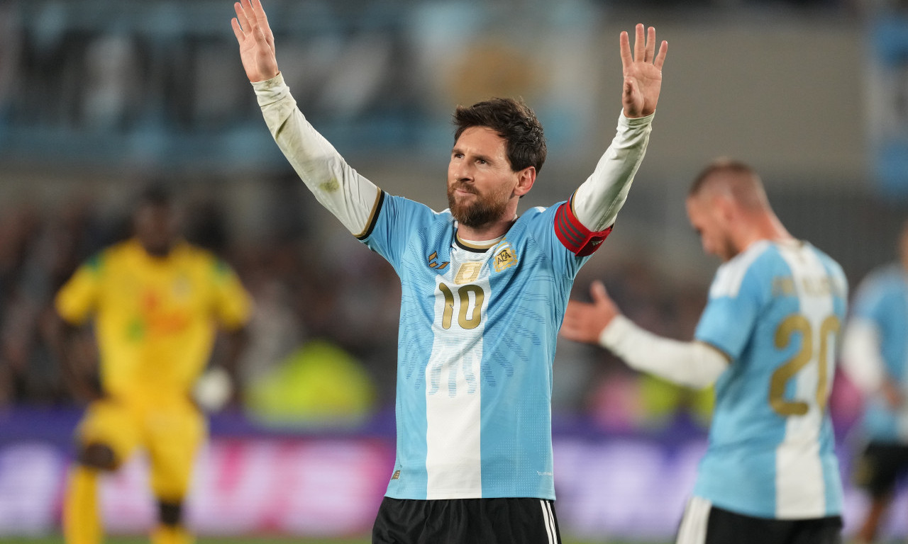 SREĆNI STE ŠTO STE ŽIVELI U ERI NAJBOLJEG U ISTORIJI Mesi se oprostio od Argentine, pogledajte emotivne momente (VIDEO)