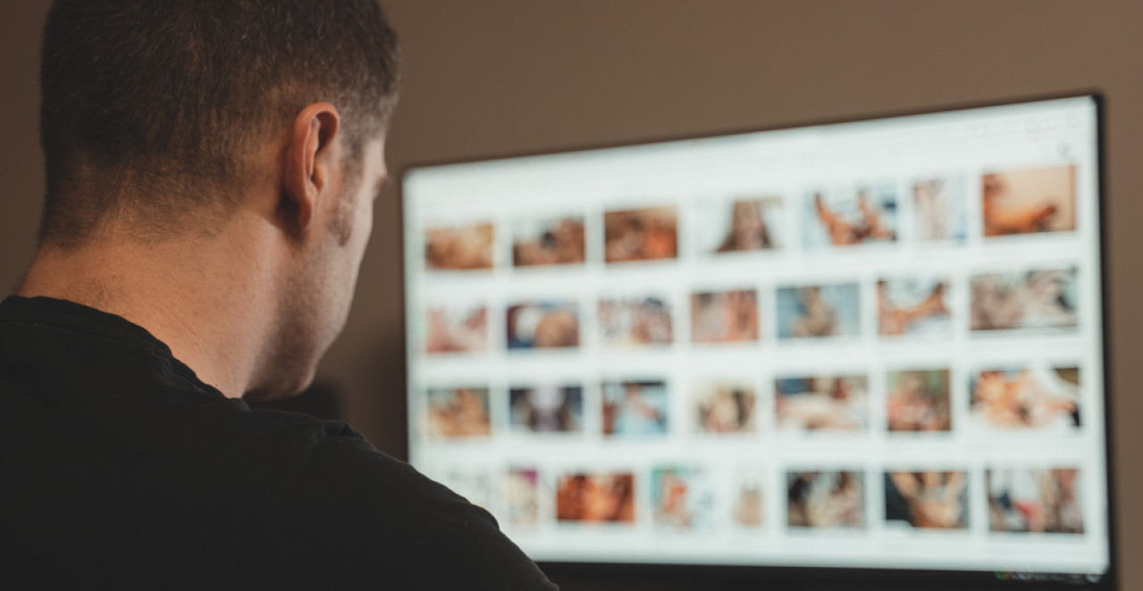 SAJT SA SADRŽAJEM ZA ODRASLE SE VRAĆA U AUSTRALIJU, A ŠTA ČEKA SRBIJU? Nova pravila i provera godina