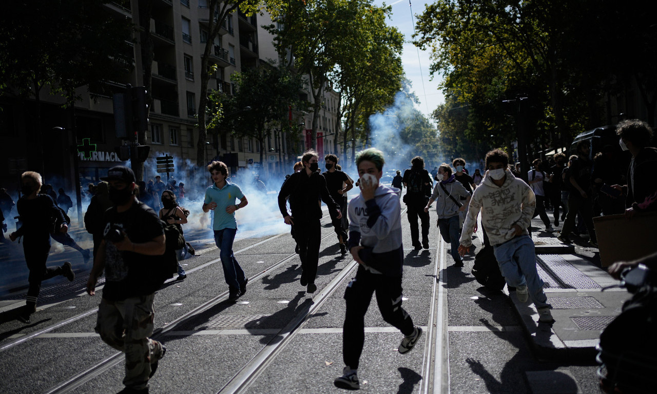 NASTAVLJAJU SE PROTESTI SREDNJOŠKOLACA U FRANCUSKOJ: Zatvorene 224 škole, ministar najavljuje plan