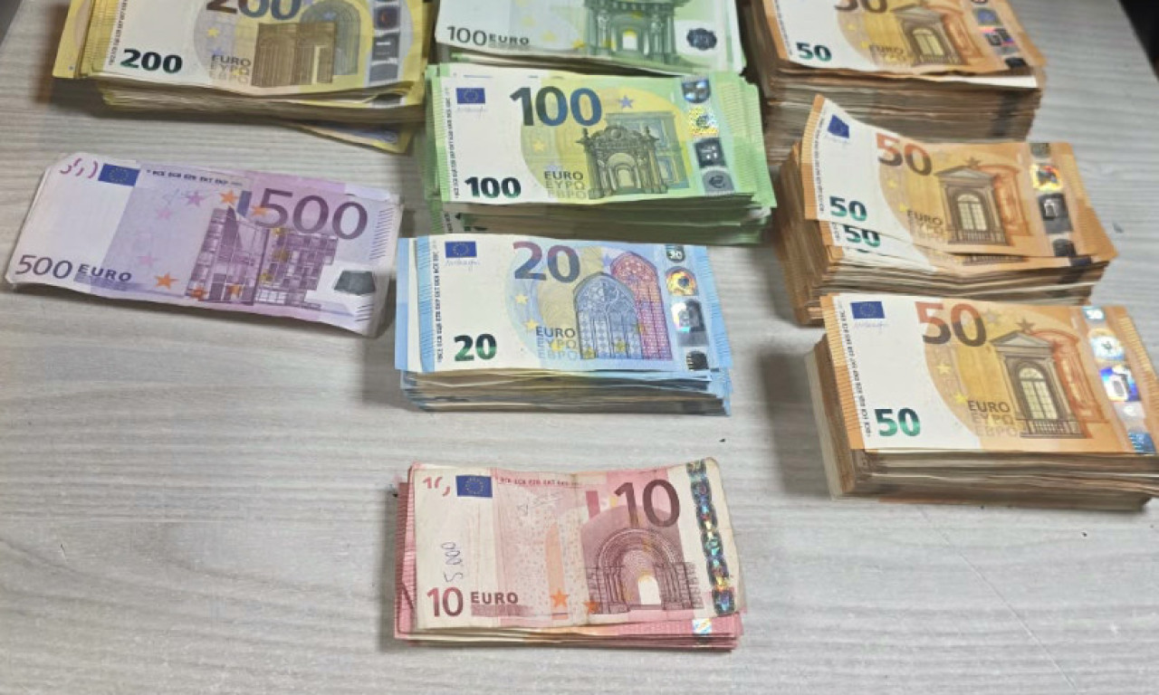 POKUŠAO DA PROKRIJUMČARI 220.000 EVRA U CRNU GORU Pogledajte gde ih je sakrio (FOTO)