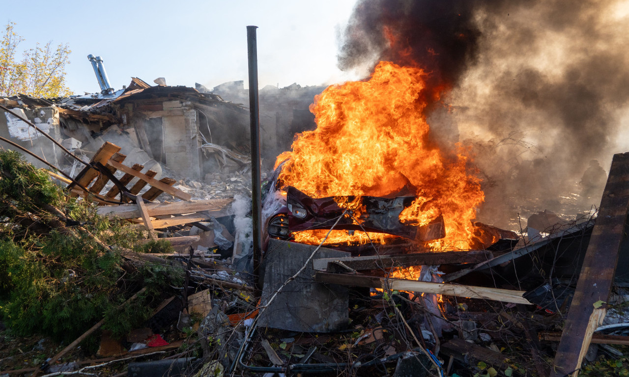 UZNEMIRUJUĆE! Devojka snimila trenutak ruskog napada - deca među mrtvima i ranjenima (VIDEO)