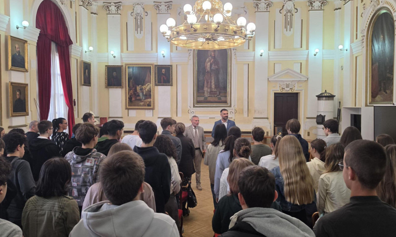 VELIKI DAN ZA JOVINU GIMNAZIJU! Učenici se vratili u matičnu zgradu (FOTO)