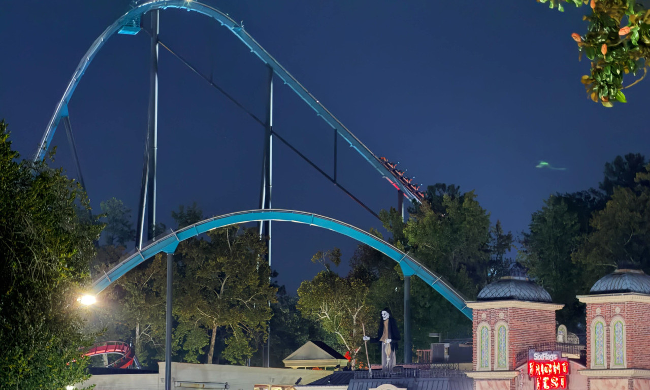 SMRT U ZABAVNOM PARKU! Muškarac pao sa rolerkostera, kamere sve zabeležile - očevici opisali jezivu scenu (FOTO)