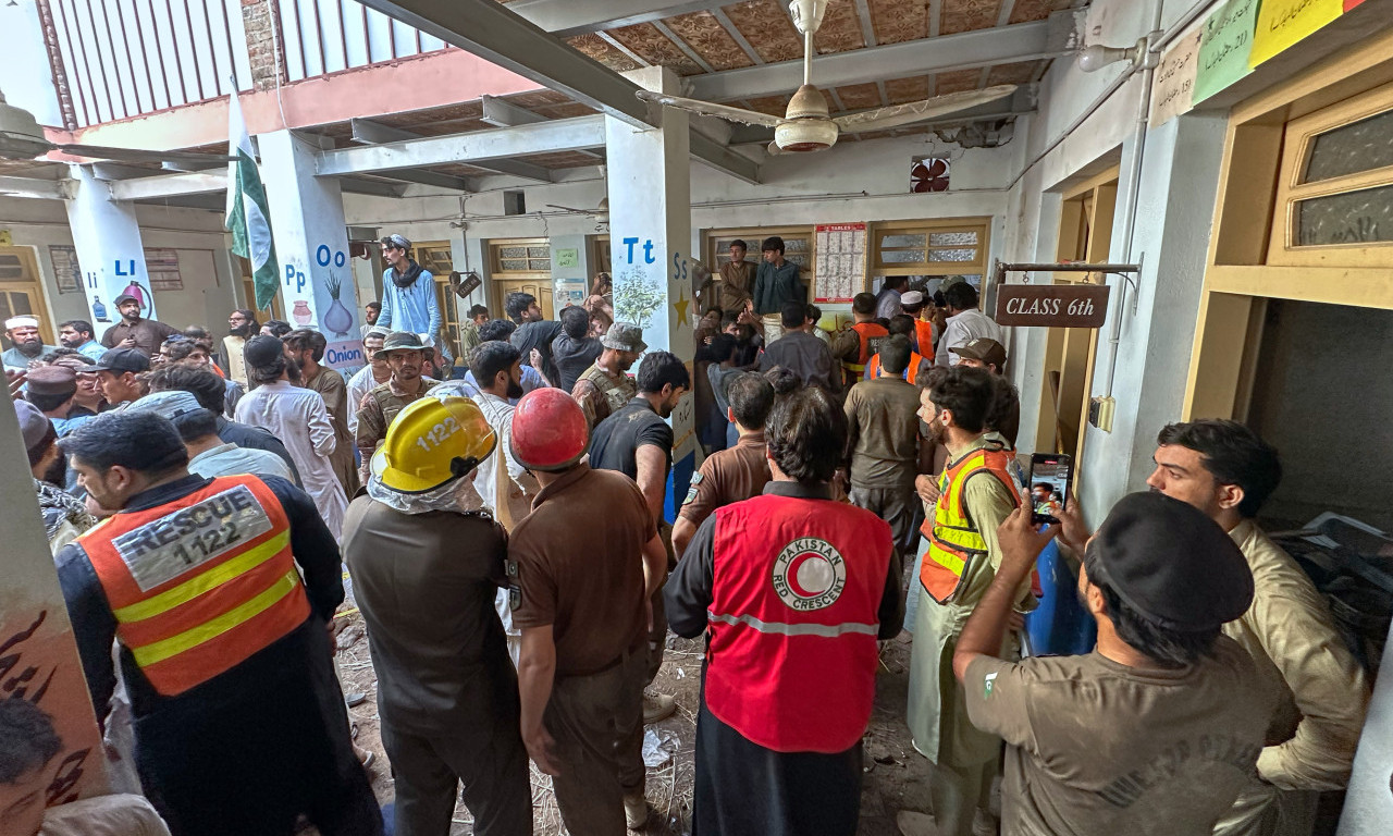 URUŠIO SE KROV ŠKOLE DOK SU DECA BILA NA ČASU! Poginulo 27 đaka i učitelj, strahuje se da pod ruševina ima još zarobljenih
